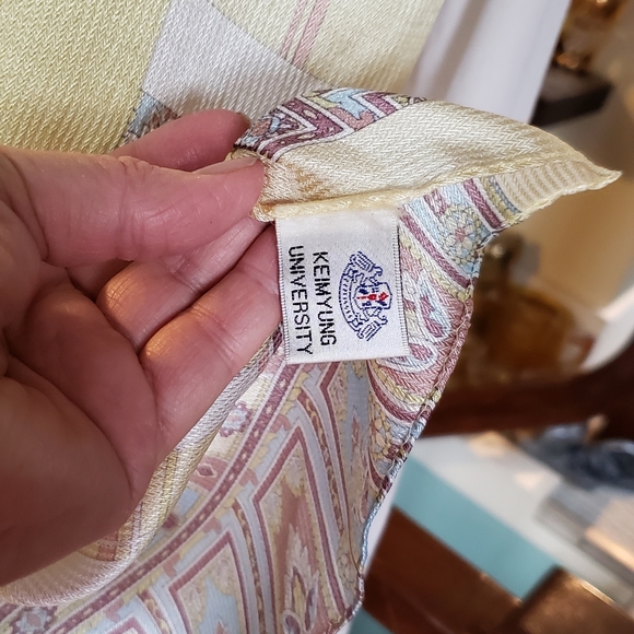 Keimyung University silk scarf - Picture 6 of 7